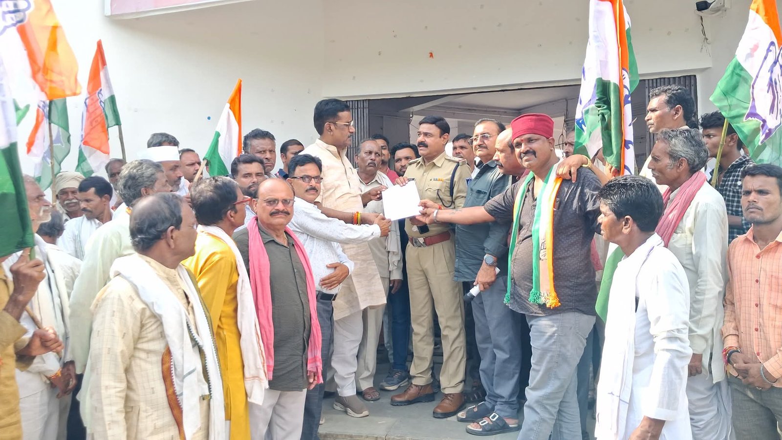 केसली में अपराध, नशे और अवैध शराब के खिलाफ कांग्रेस का प्रदर्शन