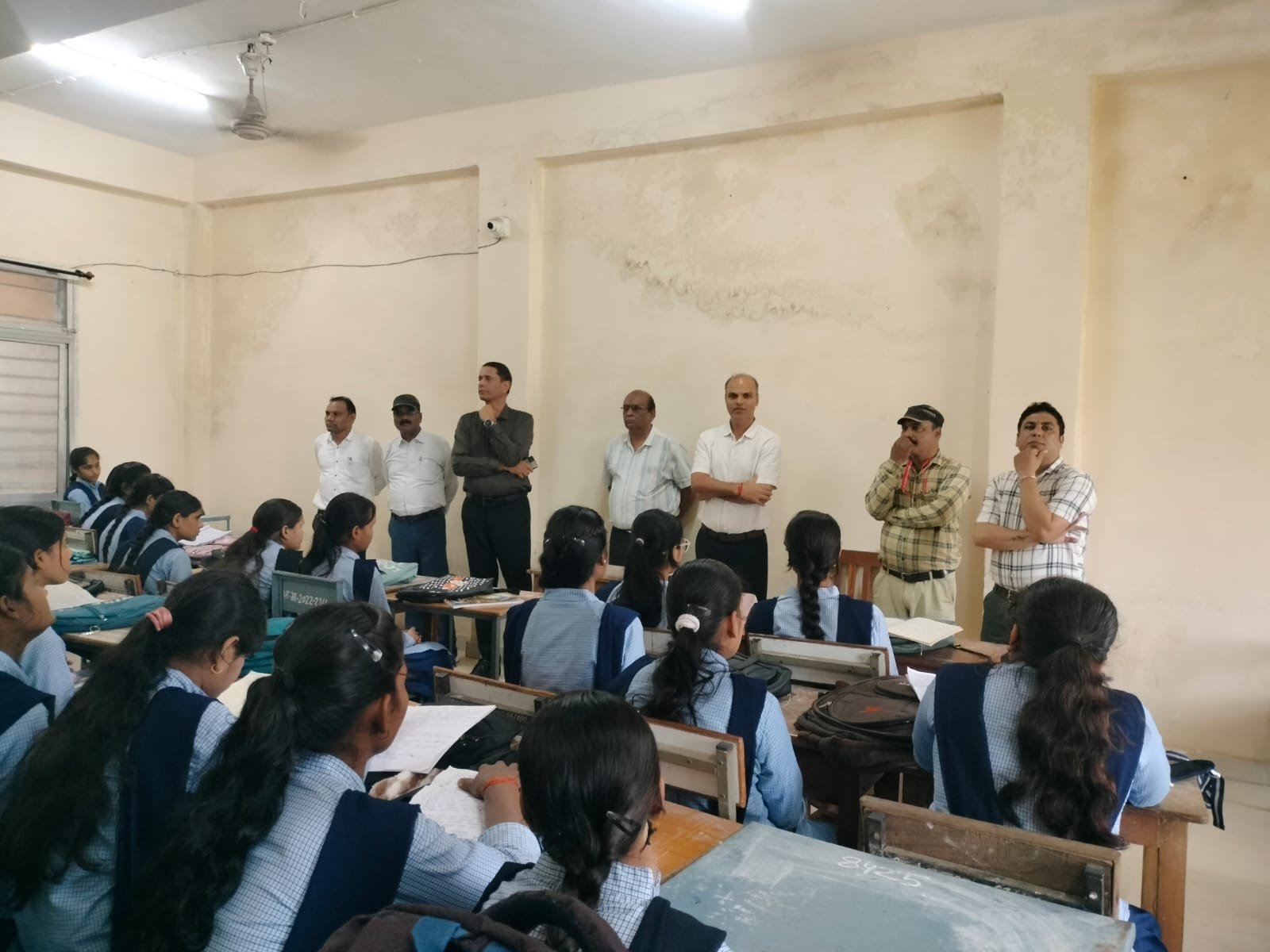 अचानक कॉलेज पहुंचे उच्च शिक्षा विभाग के अधिकारी, कक्षाओं से लेकर प्रयोगशालाओं तक किया निरीक्षण