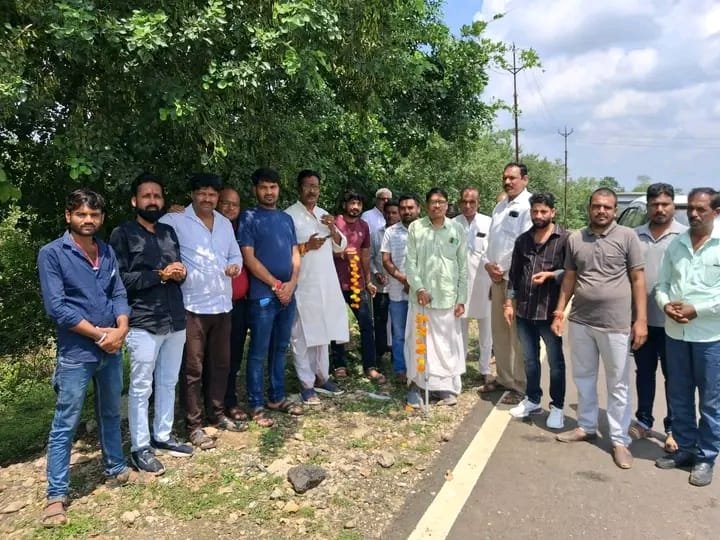 दादा गुरु के सानिध्य में पहुंचे पूर्व मंत्री हर्ष यादव, साथियों संग किया विधि-विधान से पूजन