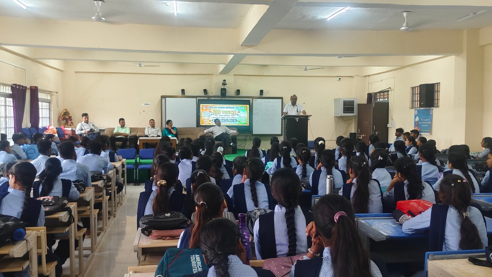 हिन्दी ने भारतीय ज्ञान परंपरा को पीढ़ियों तक पहुंचाया: भाषण प्रतियोगिता में विद्यार्थियों ने रखे विचार