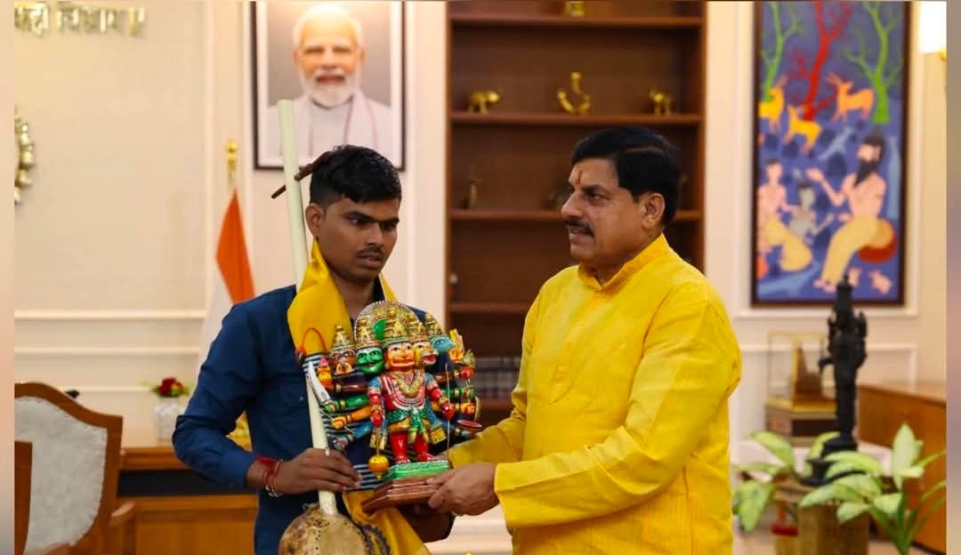 फिल्मी गीत से बुंदेली सुरों तक… सुनील लोधी की आवाज ने जीता मुख्यमंत्री का दिल, सरकार करेगी हरसंभव मदद
