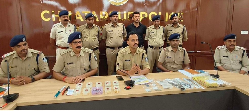 24 लाख की चोरी का खुलासा: अंतरराज्यीय चोर गिरफ्तार, सोने-चांदी के जेवर और कार बरामद