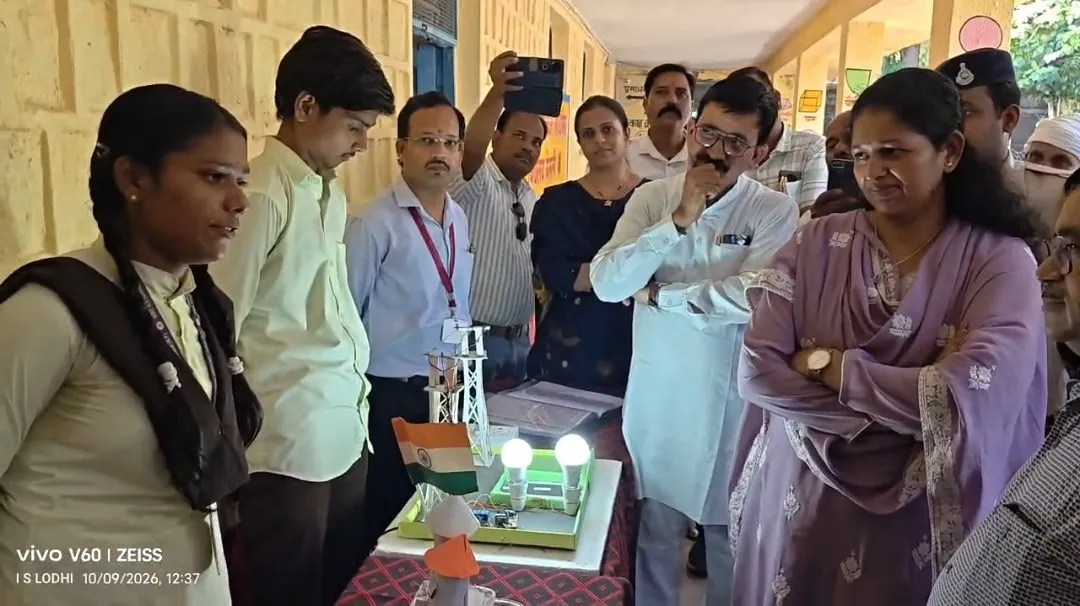 जमुनिया चिखली के विद्यार्थियों का कमाल, प्रोजेक्ट देख कमिश्नर-कलेक्टर ने की तारीफ